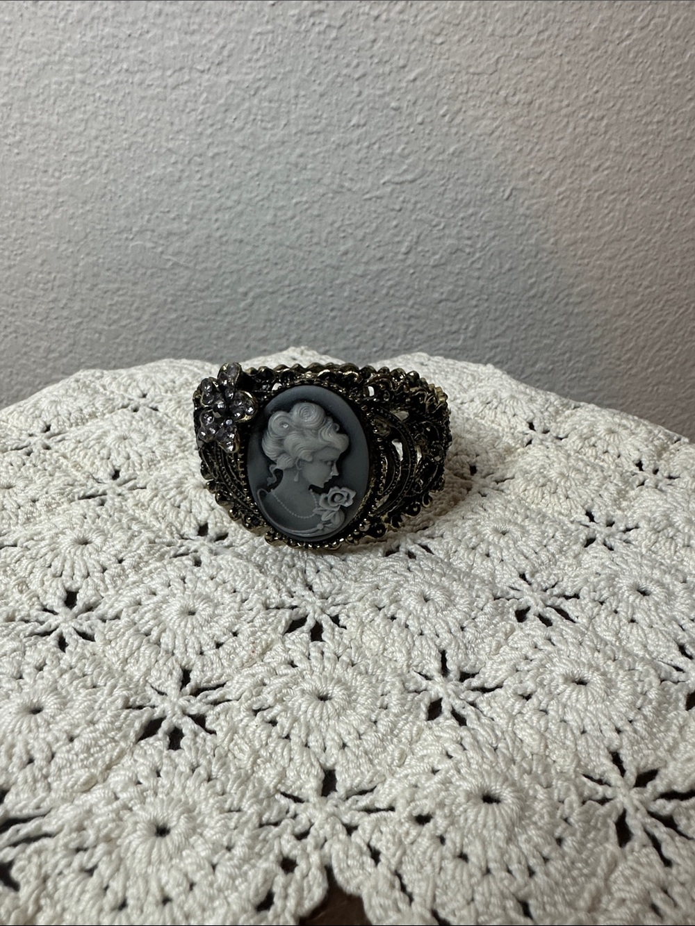 Vintage-Style Black Cameo Filigree Bracelet